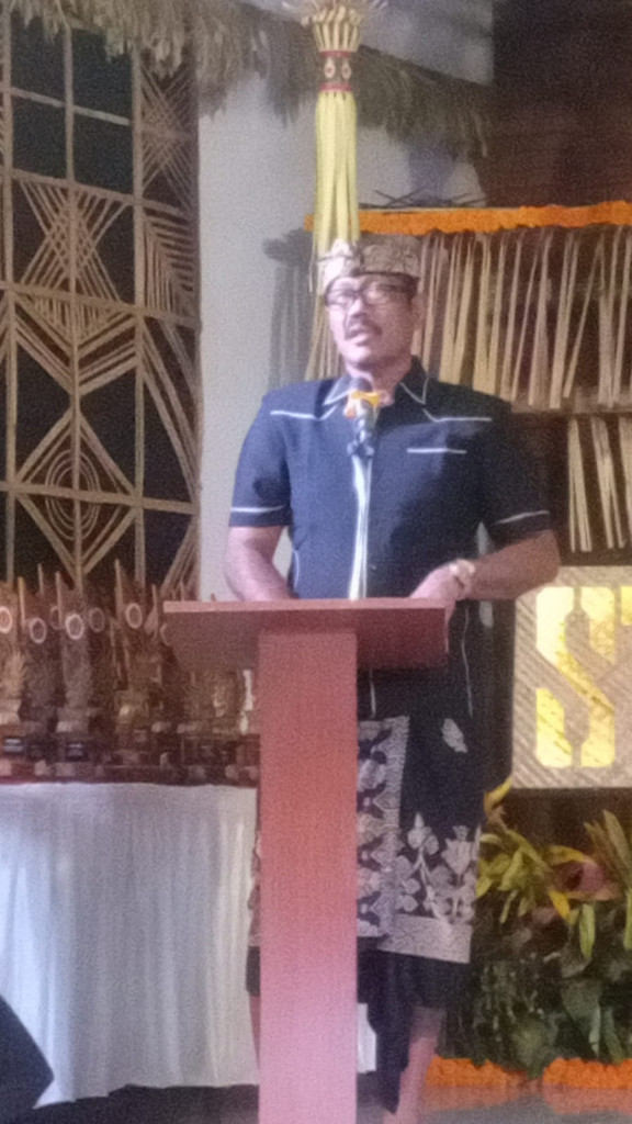 BAPAK PERBEKEL MENGWITANI  MENGHADIRI HUT ST. SATRIA JAYA BR. MENAK BERINGKIT
